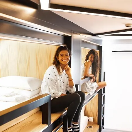 호스텔 Gig Capsule 에리세이라