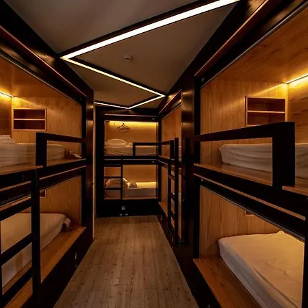 호스텔 Gig Capsule 에리세이라