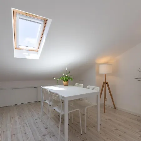 Gig Capsule Hostel *