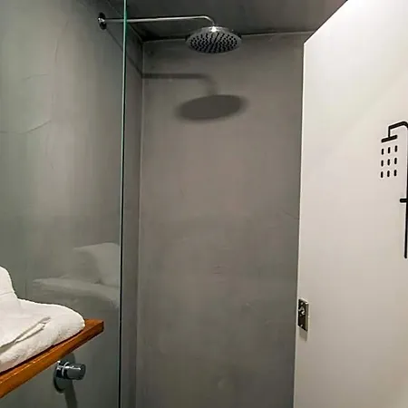 Gig Capsule Hostel *