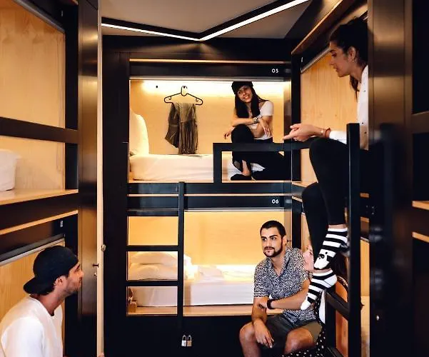 Gig Capsule Hostel Ericeira