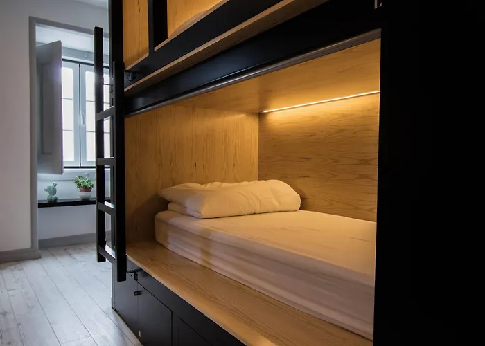 Gig Capsule Hostel *