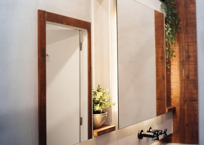 Hostel Gig Capsule *